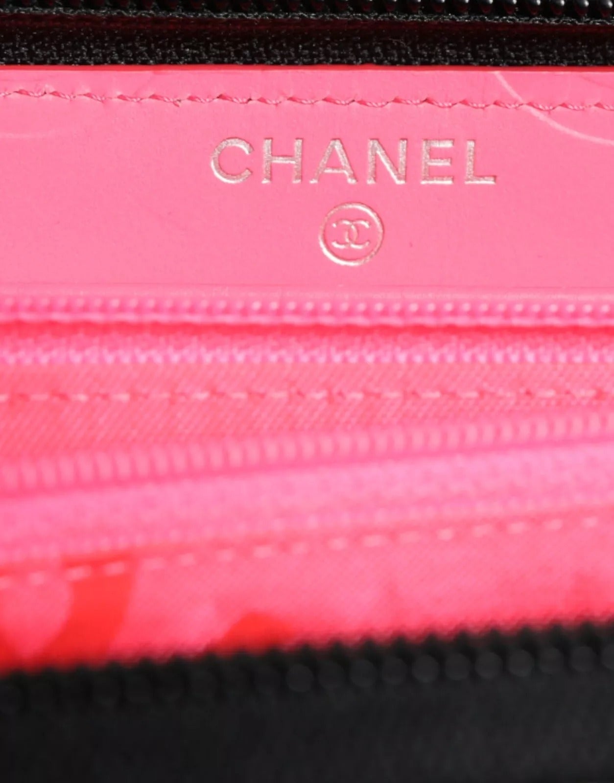 Chanel Schwarzes gestepptes Leder -Logo CC Continental Reißverschluss Brieftasche